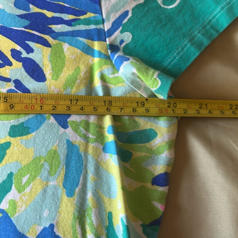 Lilly Pulitzer Vibrant Tropical Print V-Neck Top - Picture 4 of 7